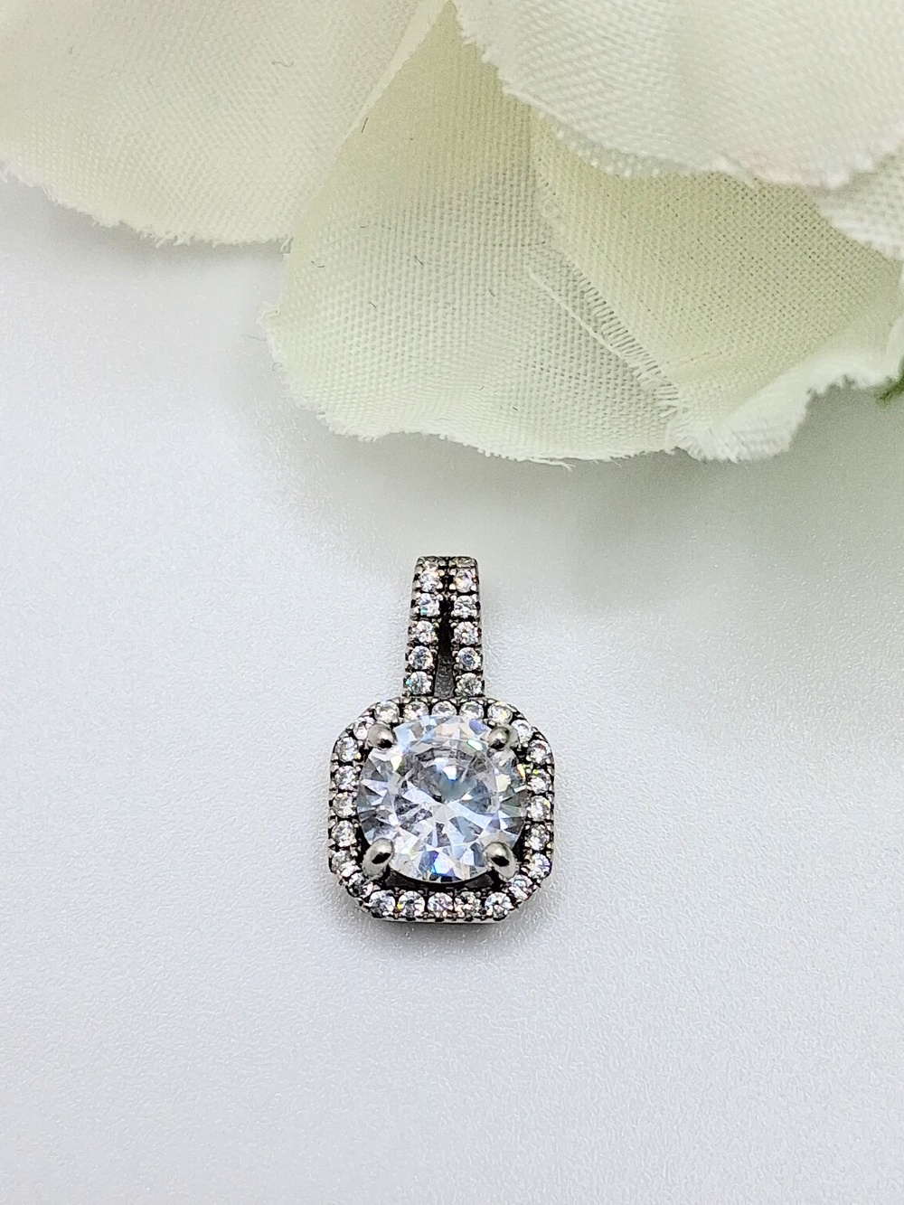 Dee Berkeley 925 Sterling Silver Round Cut Cubic Zirconia Pendant